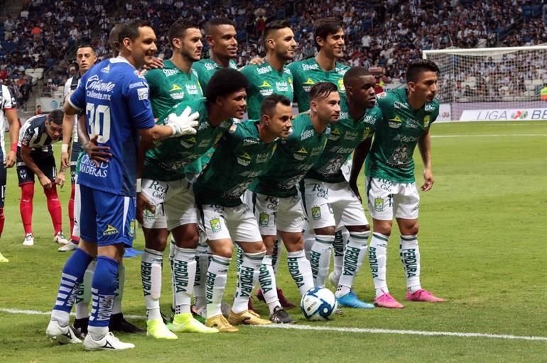 Así saltó el León al encuentro.