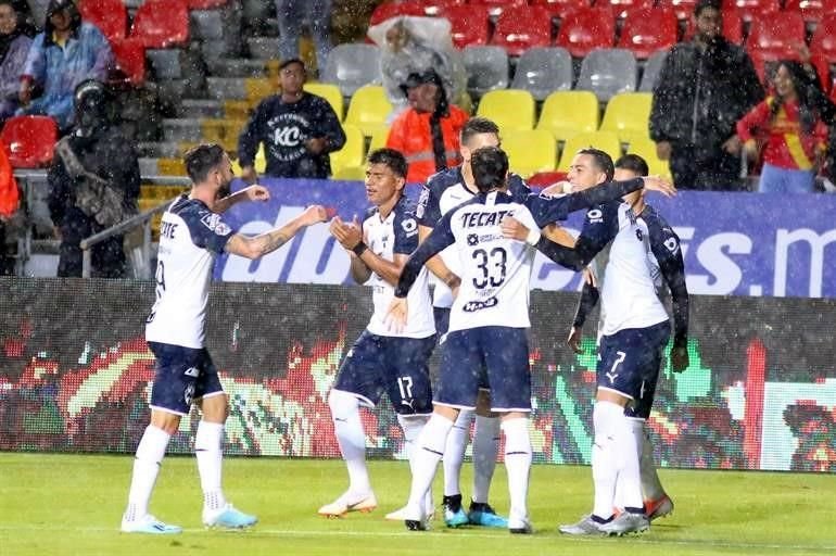 Rayados jugó todo el segundo tiempo con un hombre más en la cancha para resolver el partido.