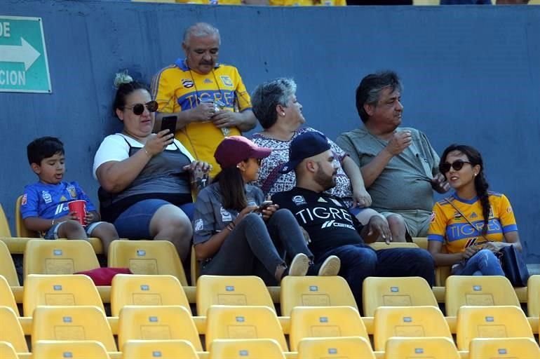 Repasa las imágenes del ambiente desde el Universitario. Tigres vs. Necaxa.
