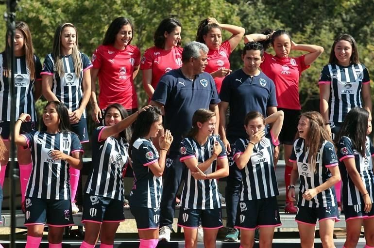 Las mejores imágenes de la toma de foto oficial de los Rayados y las Rayadas.