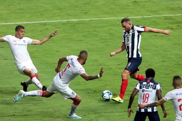 El holandés tuvo dos ocasiones para anotar en los pocos minutos que estuvo en la cancha.