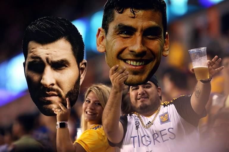 La afición felina en Houston celebró a sus 'héroes'.