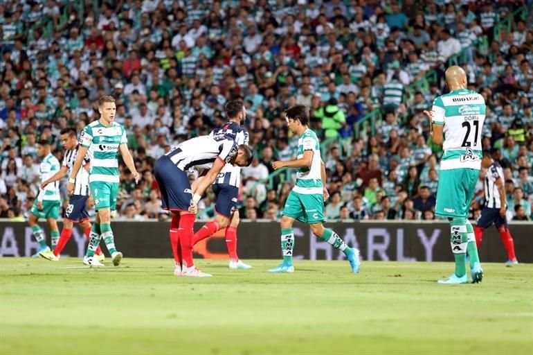 Los mejores momentos del partido Santos-Rayados.