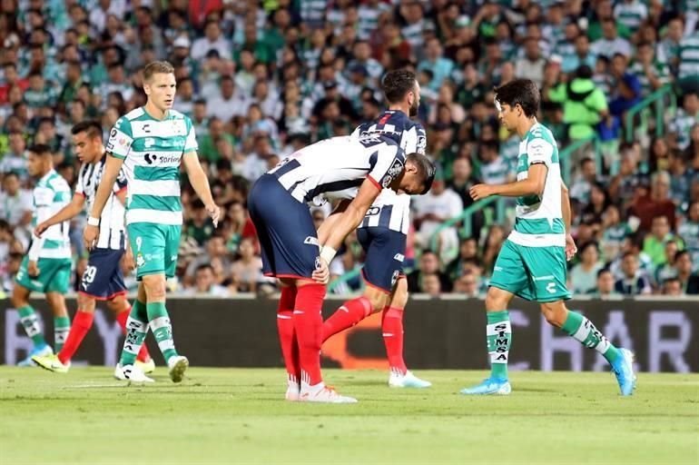 Rayados sufrió su tercera derrota al caer 2-1 ante Santos.