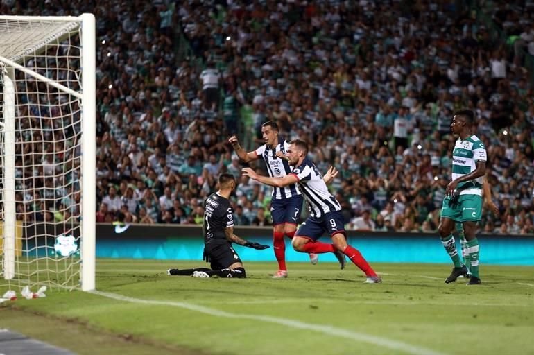 Vincent Janssen entró de cambio y marcó su primer gol en México. Fue el 2-1.