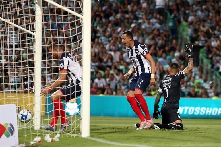 El holandés marcó su gol aprovechando un rechace de Jonathan Orozco.