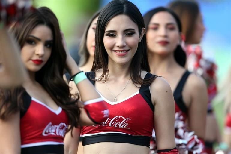 La afición felina puso el colorido en las tribunas del Uni previo al partido entre Tigres y Puebla.