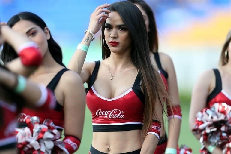La afición felina puso el colorido en las tribunas del Uni previo al partido entre Tigres y Puebla.