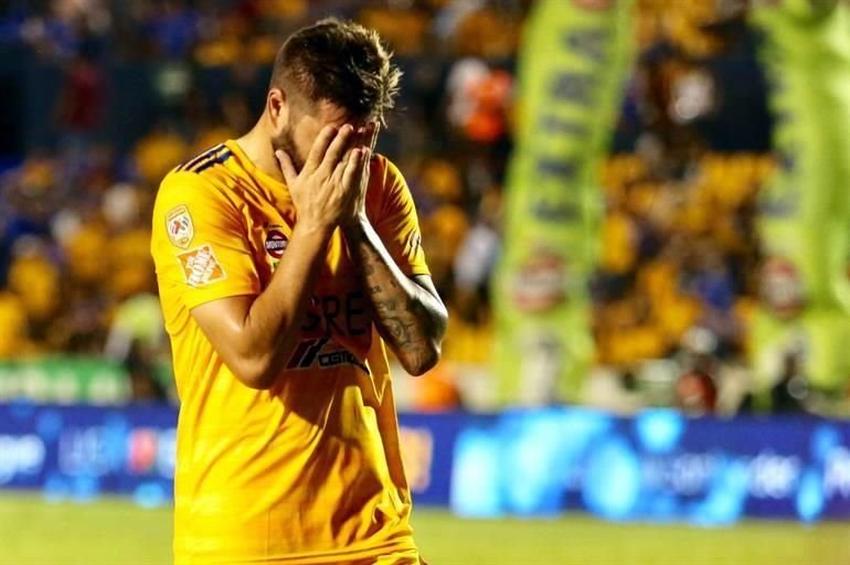 Los Tigres siguen sin levantar en el torneo y pasaron de la 'empatitis' a la derrota, al caer en casa 1-0 ante Puebla, justo antes del Clásico Regio.