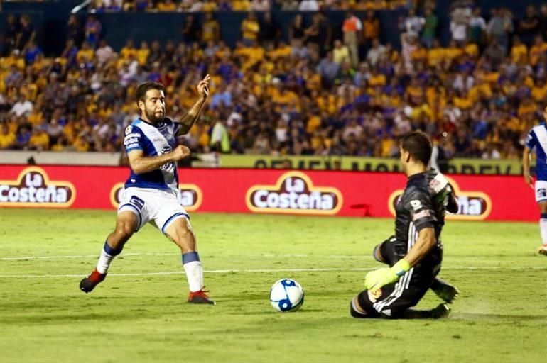Los Tigres siguen sin levantar en el torneo y pasaron de la 'empatitis' a la derrota, al caer en casa 1-0 ante Puebla, justo antes del Clásico Regio.