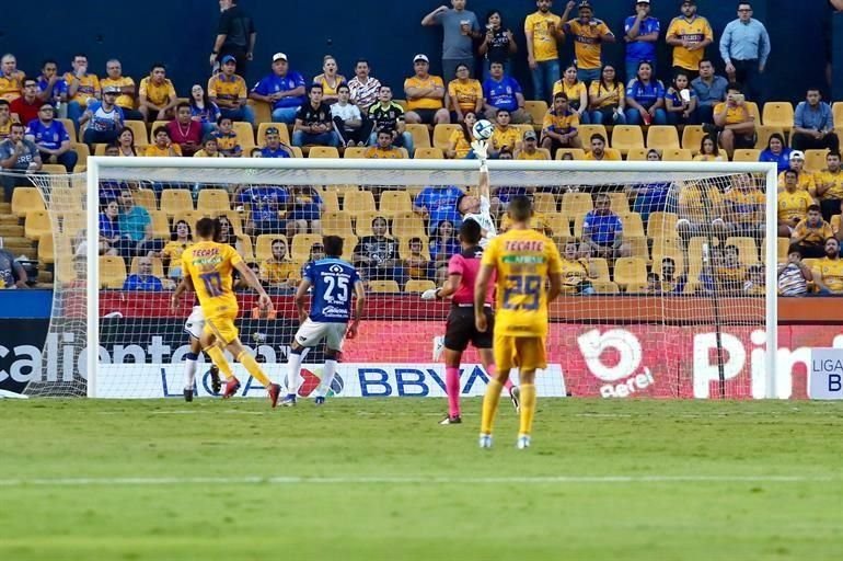 Los Tigres siguen sin levantar en el torneo y pasaron de la 'empatitis' a la derrota, al caer en casa 1-0 ante Puebla, justo antes del Clásico Regio.