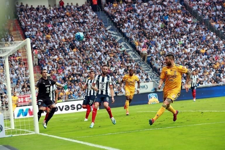 Más de las imágenes del CLásico Regio Rayados vs. Tigres.