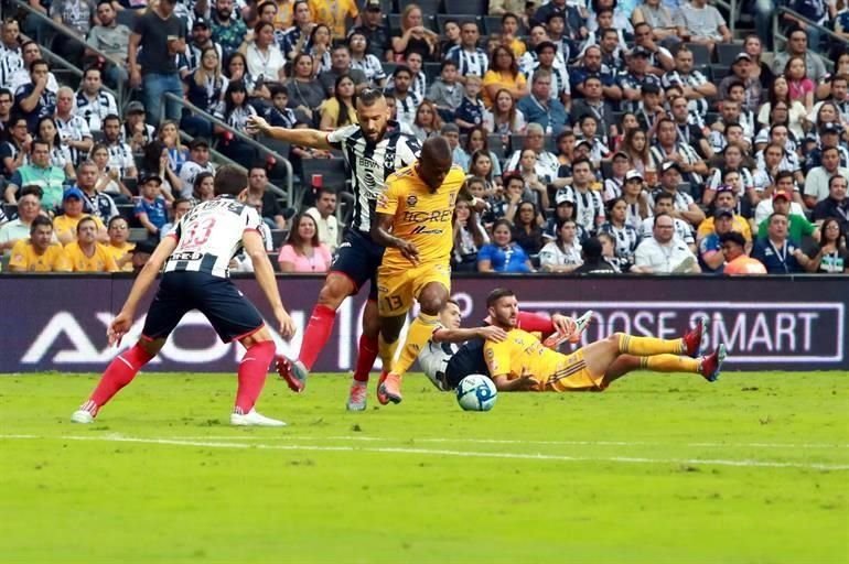 Más de las imágenes del CLásico Regio Rayados vs. Tigres.