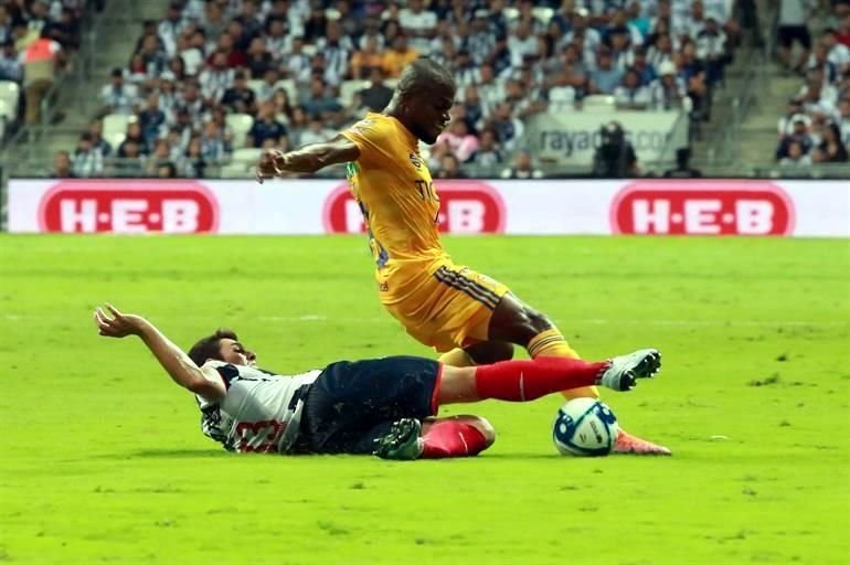 Más de las imágenes del CLásico Regio Rayados vs. Tigres.