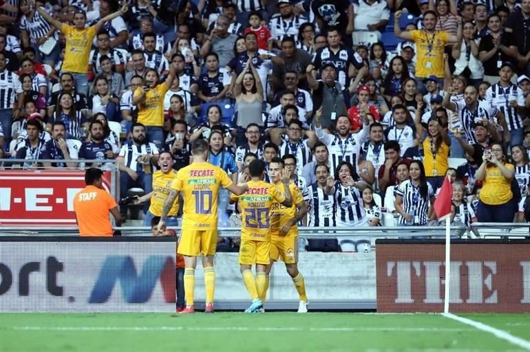El 'Chino' tenía unos minutos en la cancha cuando marcó el 1-0.