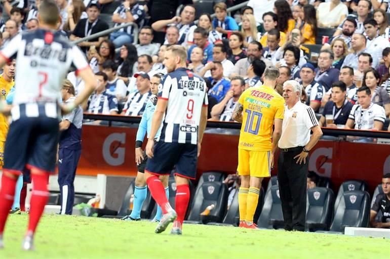 Más de las imágenes del triunfo de Tigres 2-0 sobre los Rayados.