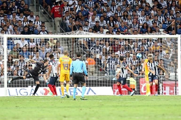 Más de las imágenes del triunfo de Tigres 2-0 sobre los Rayados.