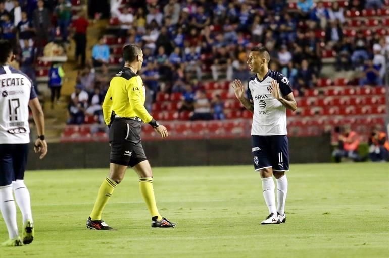 Leonel Vangioni regresó al once titular con los Rayados.