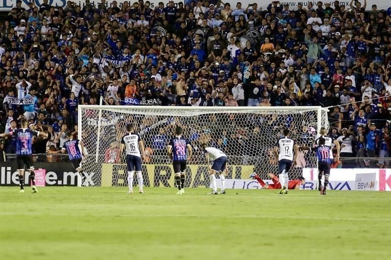 Un penal bien ejecutado de Jordan Sierra puso adelante a los locales al 26'.