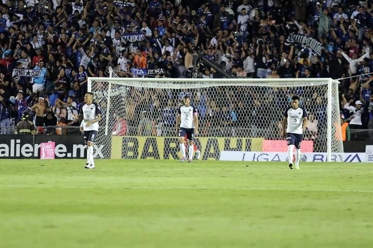 Los albiazules no pudieron remontar y así se fueron al descanso.