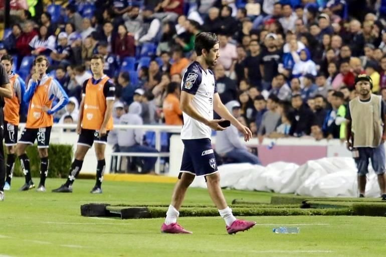 Ingresó al inicio del segundo tiempo, pero Rodolfo Pizarro se ganó la tarjeta roja al 67', es decir, 22 minutos después de haber entrado a la cancha.