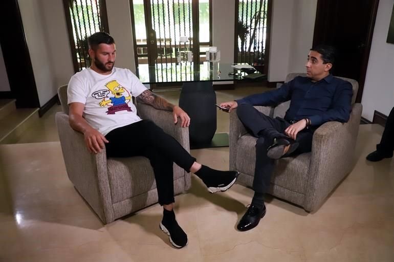 Por espacio de una hora, la casa de André-pierre fue estudio de TV.