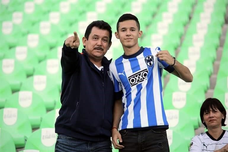 Algunos fans portaron el jersey que Rayados utilizarán en el Mundial de Clubes 2019.