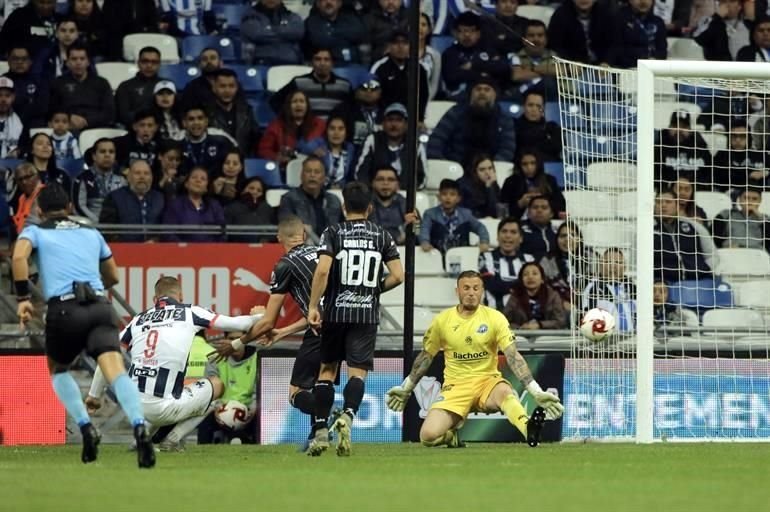 Janssen recibió un pase de 'Charly', aguantó la marca y de media vuelta fusiló a Campestrini.