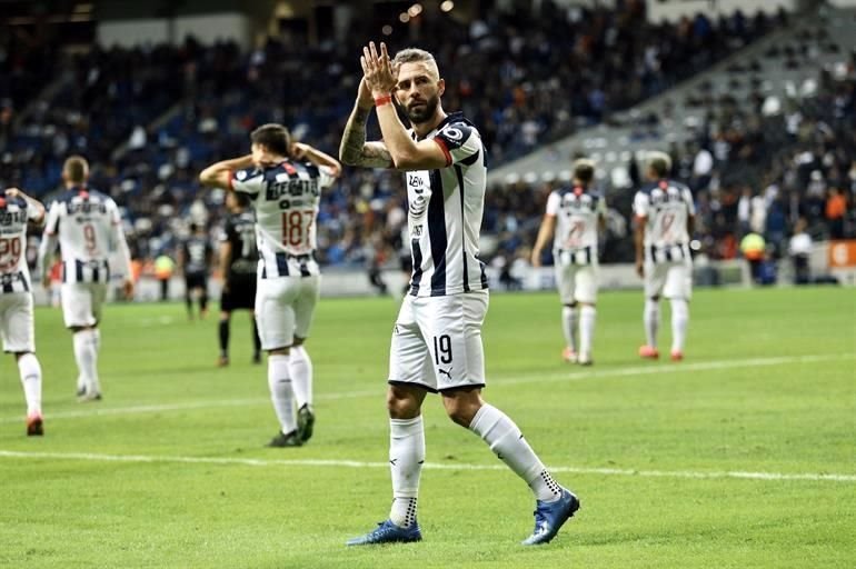 El mediocampista mexicano recibió un pase dentro del área y con un derechazo fusiló a Campestrini.