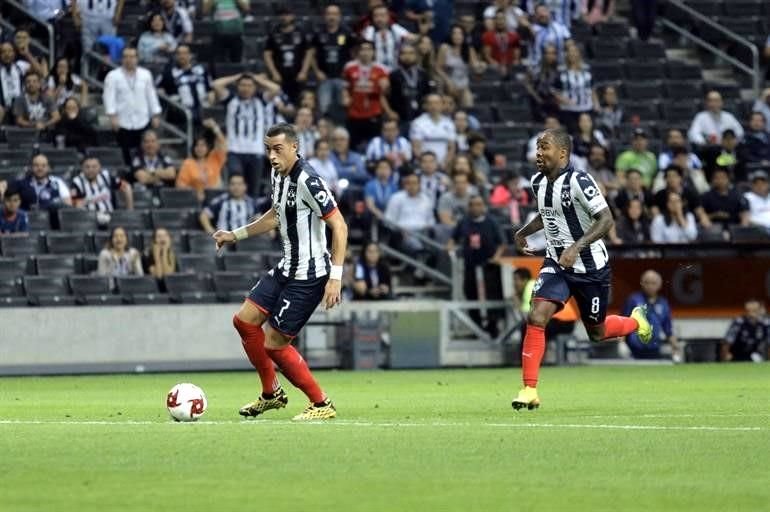 El Monterrey desaprovechó varias claras de gol, incluido este mano a mano de Funes Mori y Pabon que no pudieron concretar.