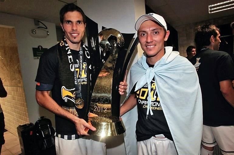 Un año después, en el 2012, José aparece junto a Neri Cardozo, con el segundo trofeo de campeón de la Concachampions.