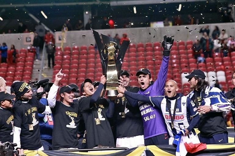 En el 2011, Basanta obtuvo su primer trofeo con Monterrey en la Concacaf.