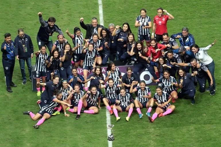 Las Rayadas también han hecho lo propio, pues se bordaron su primer estrella el 7 de diciembre 2019, cuando le ganaron el título a Tigres en la tercera Final Regia.
