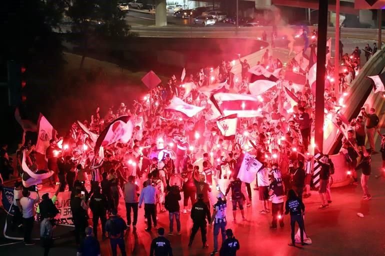 Así fue el recibimiento a Rayados en el BBVA.