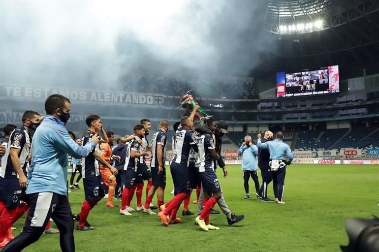 Así fueron los festejos de Rayados a nivel de cancha tras ganar la Copa MX.