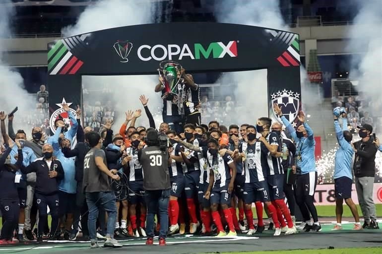 Así fueron los festejos de Rayados a nivel de cancha tras ganar la Copa MX.