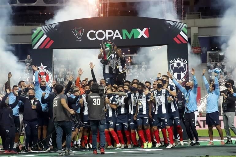 Así fueron los festejos de Rayados a nivel de cancha tras ganar la Copa MX.