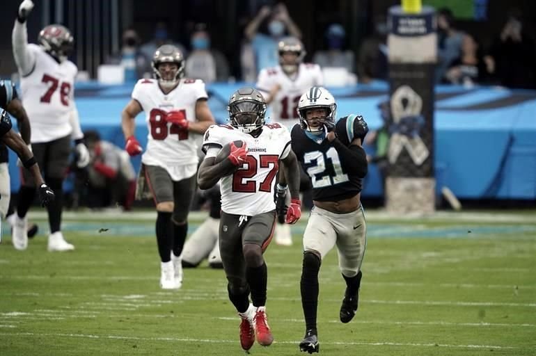 Los Bucaneros de Tampa Bay se recuperaron de la terrible derrota de la semana pasada ante Santos con un contundente triunfo de 46-23 sobre los Panteras de Carolina.