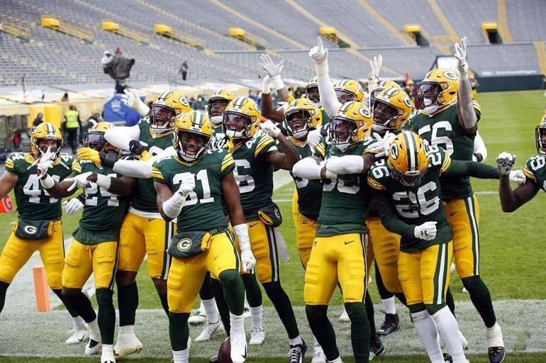 Aaron Rodgers lanzó dos pases de anotación y corrió para otro touchdown para que los Empacadores lograran remontar 24-20 sobre los Jaguares.