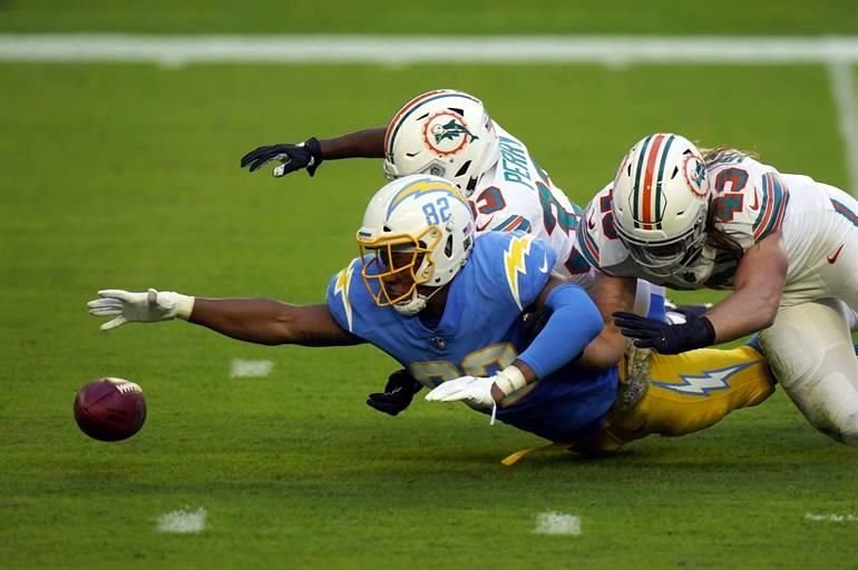 Los sorprendentes Dolphins de Miami sumaron su quinta victoria consecutiva al superar 29-21 a los Chargers de Los Ángeles.