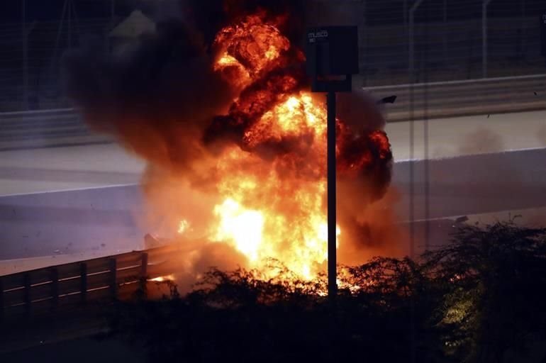 El monoplaza de la escudería Haas se incendió con el piloto aún dentro.