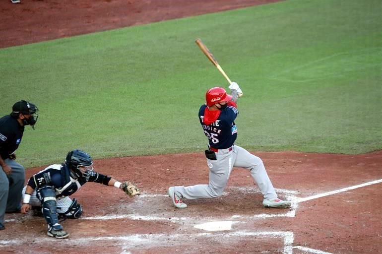 Los Sultanes tomaron la delantera en el arranque de los playoffs del Pacífico al imponerse 3-2 a Mexicali en el Estadio Monterrey. Observa las imágenes.