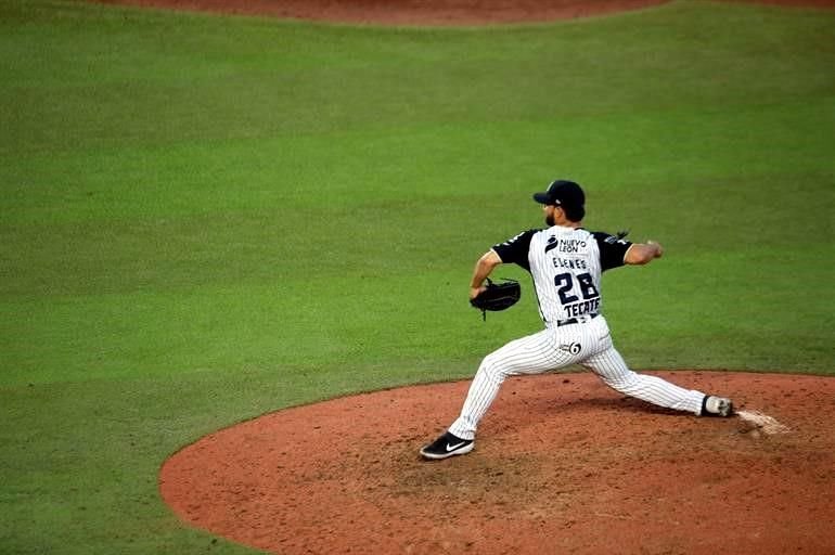 Los Sultanes tomaron la delantera en el arranque de los playoffs del Pacífico al imponerse 3-2 a Mexicali en el Estadio Monterrey. Observa las imágenes.