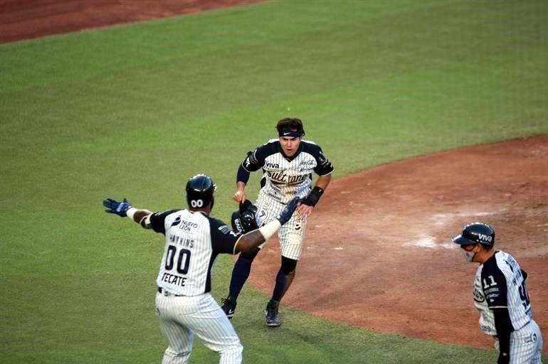 Los Sultanes tomaron la delantera en el arranque de los playoffs del Pacífico al imponerse 3-2 a Mexicali en el Estadio Monterrey. Observa las imágenes.