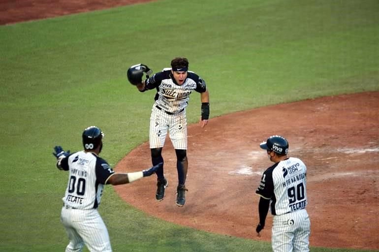 Los Sultanes tomaron la delantera en el arranque de los playoffs del Pacífico al imponerse 3-2 a Mexicali en el Estadio Monterrey. Observa las imágenes.