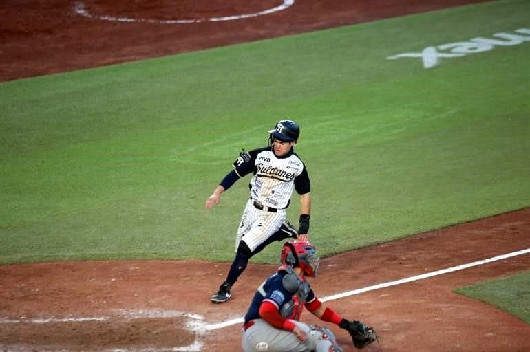 Los Sultanes tomaron la delantera en el arranque de los playoffs del Pacífico al imponerse 3-2 a Mexicali en el Estadio Monterrey. Observa las imágenes.