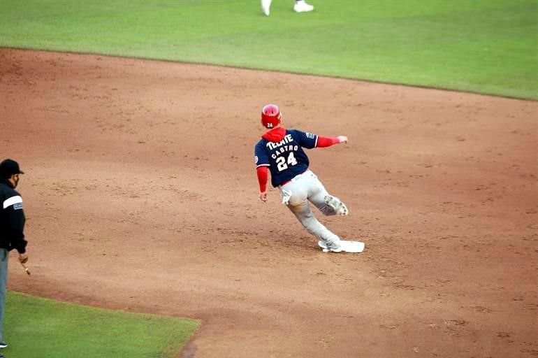 Los Sultanes tomaron la delantera en el arranque de los playoffs del Pacífico al imponerse 3-2 a Mexicali en el Estadio Monterrey. Observa las imágenes.