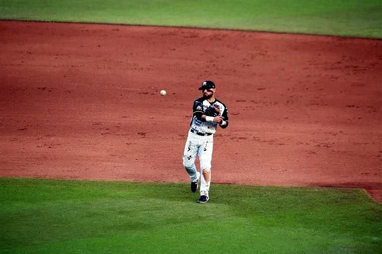 Los Sultanes tomaron la delantera en el arranque de los playoffs del Pacífico al imponerse 3-2 a Mexicali en el Estadio Monterrey. Observa las imágenes.