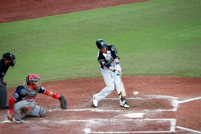 Los Sultanes tomaron la delantera en el arranque de los playoffs del Pacífico al imponerse 3-2 a Mexicali en el Estadio Monterrey. Observa las imágenes.