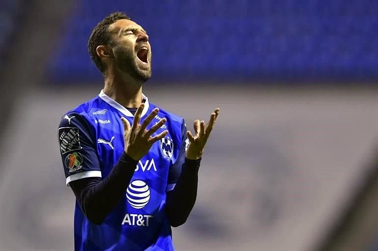 Miguel Layún se lamenta tras una oportunidad desperdiciada.